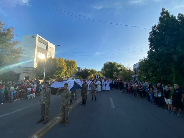 La Procesión congregó a cientos de fieles